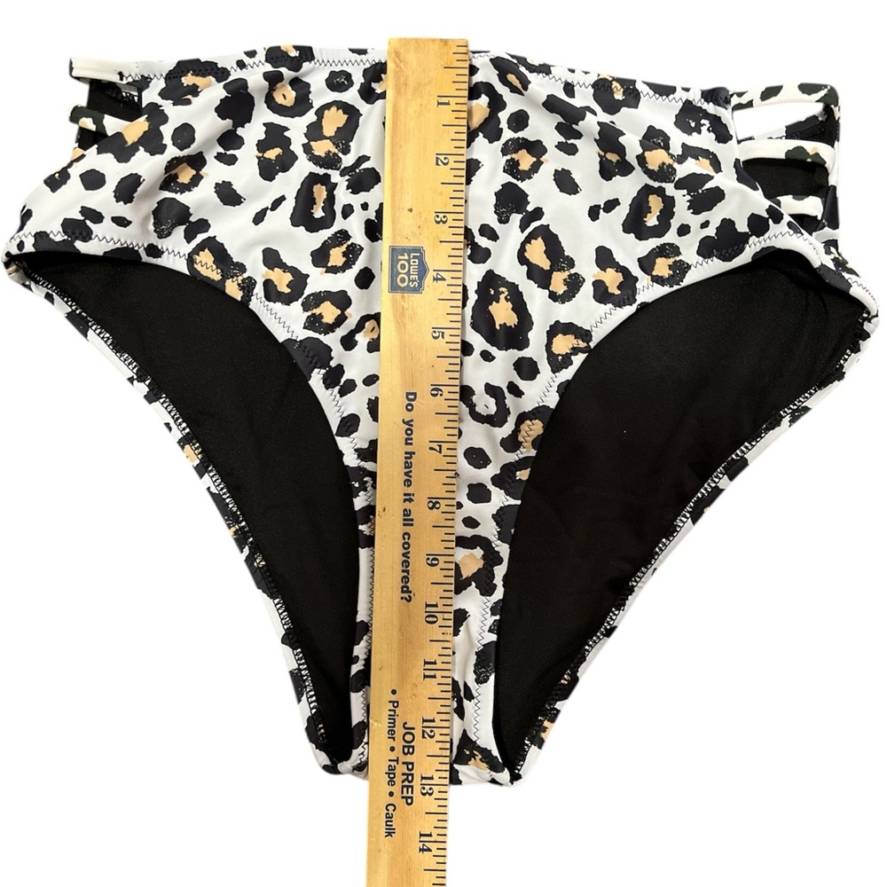 NWOT Leopard Print High-Waisted Bikini Bottoms Large Has hygienic Liner cut outs